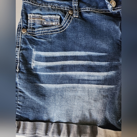 Shorts - Picture 3 of 7